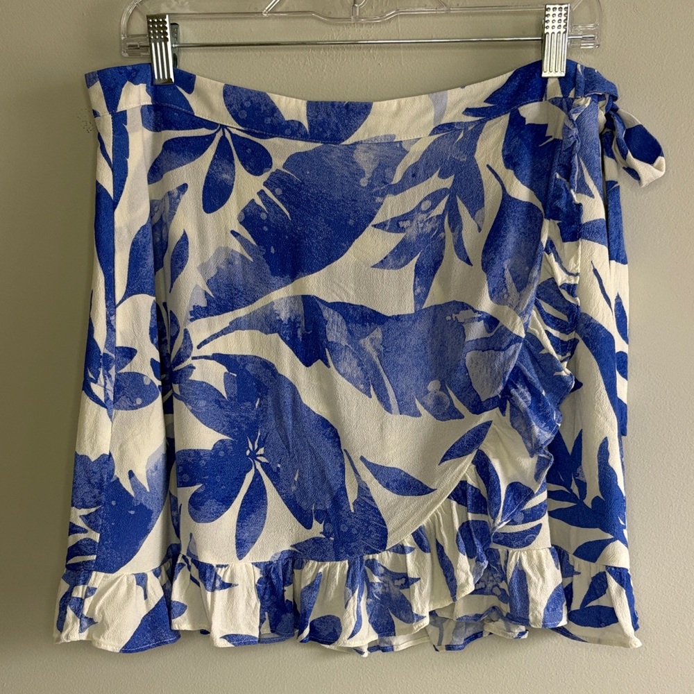 Lulus Blue White Floral Wrap Mini Skirt Ruffle Hem Size L Summer Tropical